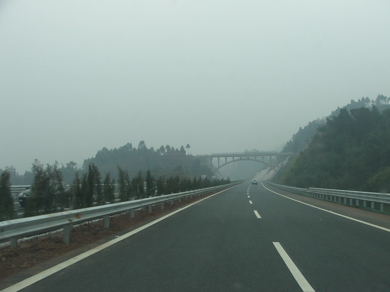 公司沥青产品用于四川乐宜高速公路